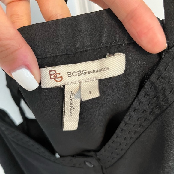 Black BCBG romper short pants jumpsuit with low back detail and pockets size 4 - Picture 11 of 14